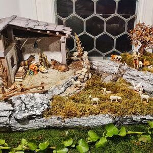 'Stallkrippe auf der Weide' selbst 2020 gefertigt