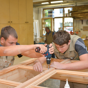 Tischlerei Watzl fertigt neue Kastenfenster für den Pfarrhof Kirchdorf/Krems.