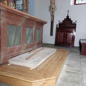 Erneuern vom Podest beim Altar