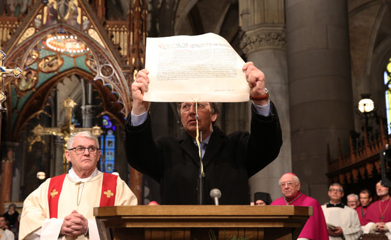 Ordinariatskanzler Johann Hainzl verliest das Apostolische Schreiben