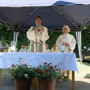 Gottesdienst mit Fruehschoppen 