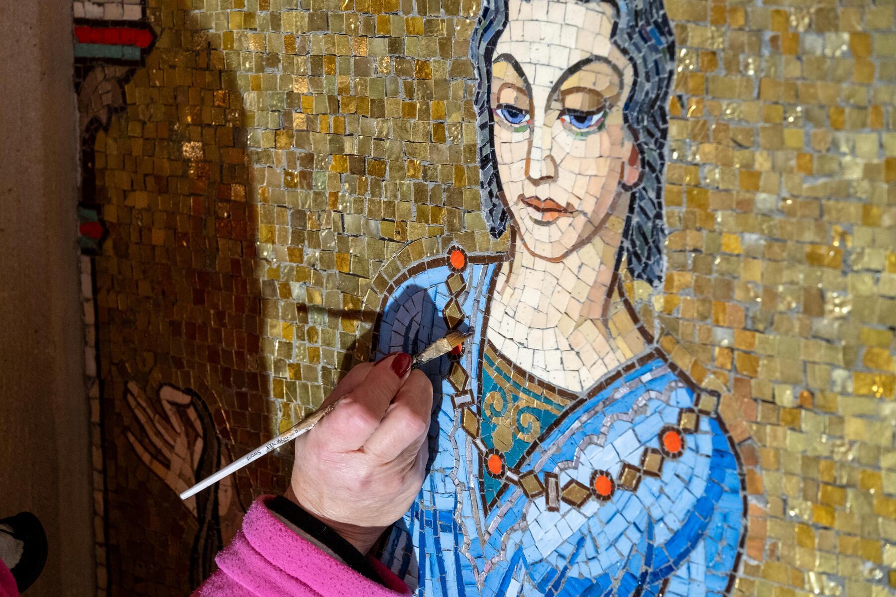 Restaurerung der Altäre und Mosaike im Kapellenkranz des Linzer Mariendoms