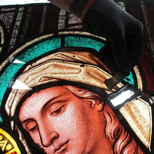 Restaurierung der Gemäldefenster des Mariendoms