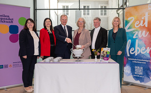 24. Benefizsuppenessen im Linzer Landhaus: „Beteiligung kommt von Teilen“