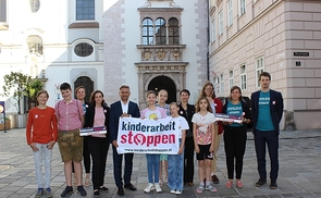  Am 13. Juni 2022 besuchte eine Delegation der Katholischen Jungschar Österreich Landesrat Dr. Wolfgang Hattmannsdorfer mit einer zentralen Forderung: 'Kinderarbeit stoppen!'