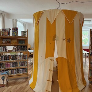 Ein Unikat: Das Lesezelt in der Bibliothek Niederneukirchen