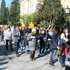 Palmweihe vor der Kirche