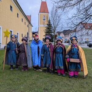Gruppenfoto einer Sternsingergruppe