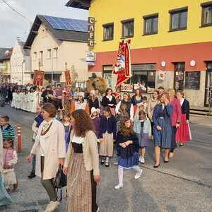 Festzug zur Kirche