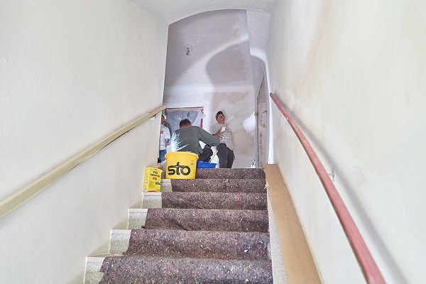 Emporenaufgang ausmalen