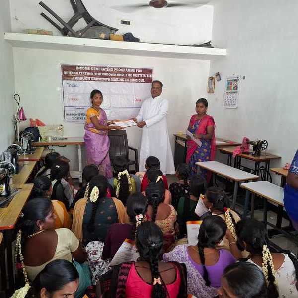 Schneidereikurse für junge Frauen in Indien