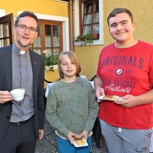 Michael Münzner mit Ministranten