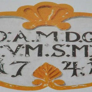 die auf der Südseite des Kirchturms angebrachte Jahreszahl