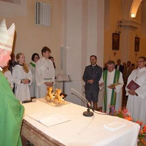Beim Festgottesdienst bekundeten Pfarrer Konrad Hörmanseder, Pastoralvorstand Josef Froschauer und Verwaltungsvorstand Karl Kriechbaumer vor Bischof Manfred Scheuer und der versammelten Feiergemeinde ihre Bereitschaft, die Pflichten ihrer Ämter auf s