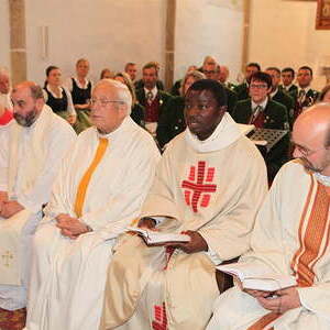 Pfarrer Hansjörg Wimmer, Kaplan Samuel Ogwudile, Frau Klara