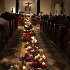 Adventkranzsegnung in St. Quirinus