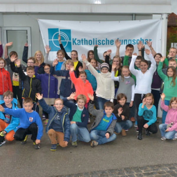 Spiele-Nachmittag für alle Sinne„Mit allen Sinnen (er)leben“ lautete das Motto des Spiele-Nachmittags, zu dem das Jungschar-Dekanatsteam Windischgarsten einlud. Kinder kamen mit ihren GruppenleiterInnen in das Pfarrheim Micheldorf. Sie konnten gemei