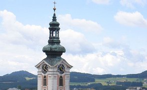 Kirchturm der Stadtpfarrkirche Freistadt vom Bergfried gesehen