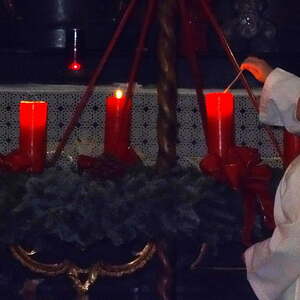 Zünden wir ein, zwei, drei, vier Lichter an!