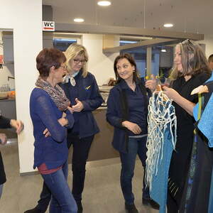 MODENSCHAU und Informationen über ökologisch und fair hergestellte Kleidung 