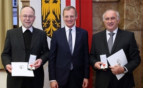 Goldenes Verdienstzeichen des Landes OÖ an Wolfgang Kreuzhuber und P. Wolfgang Haudum OCist