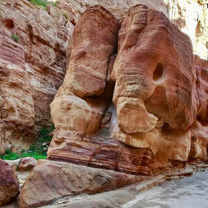 Prachtvolle Farben und markante Steinformationen.