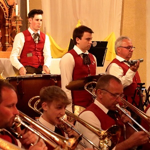 mit dem Musikverein Kleinraming, dem Behamberger Chor 'In ana Dur' und der Michlbauern Rud