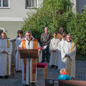Erntedank Feier in der Pfarre Kirchdorf/Krems mit Pfarrer P. Severin Kranabitl am KirchenplatzFoto: Jack Haijes 