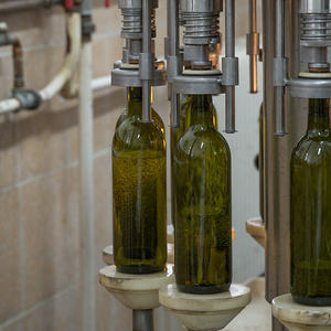 900Jahr Gregorius abfüllen in der Weinkellerei in Stift KremsmünsterFoto: Jack Haijes