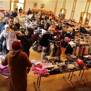 Erfolgreicher Baby- und Kinderkleider-Basar