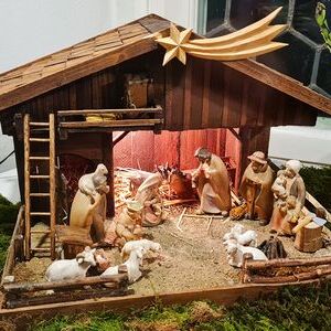 'Bauernhauskrippe' von Wagner Josef am Seerberg Dörnbach, Figuren von Oberschneider Andreas aus Matrei