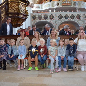 Die Kirche war gefüllt mit vielen Freunden von Paulinus