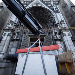 Transport des neuen Altars in den Linzer Mariendom