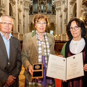 Am 18.07.2021 fand eine Heilige Messe mit Ehrungen in der Stiftsbasilika statt. Frau Dr. Schmeiss, Leiterin des KBW St. Florian erhielt die Severin Medaille der Dioezese Linz. Ebenso wurden für die langjährigen Dienste  Frau Adelheid Kaltenberger und