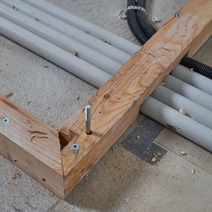 Podest für Kirchenbänke bauen