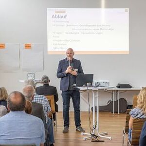 Prozessbegleiter Christoph Burgstaller stellte sich vor und gab erste Informationen.