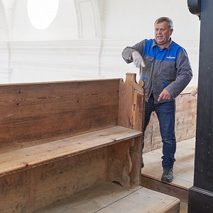 Empore Holz mit Hartöl einlassen