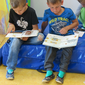 Thema 'Eichhörnchen' und 'Apfel'