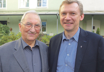 Dechant Slawomir Dadas (re) folgt Prof. Hans Hollerweger als Obmann der ICO nach © KirchenZeitung/Josef Wallner .