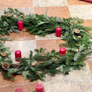 mit Adventkranzsegnung