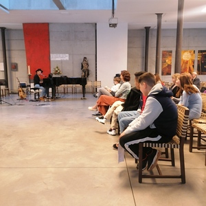 Die ersten Tackte werden gespielt