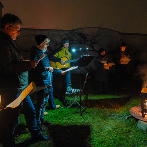 Lebendiger Adventkalender der Pfarre Kirchdorf an der Krems. Adventliche Besinnung - gemeinsam beten, singen und feiern. anschließend gemeinsam bei Tee wärmen und reden.Bei Familie Steinmann und Pimminger