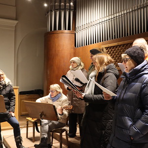 Adventfeier mit Genuss-standln in St. Quirinus