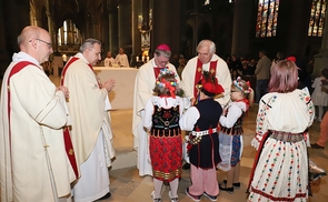 Sonntag der Völker im Linzer Mariendom und auf dem Domplatz