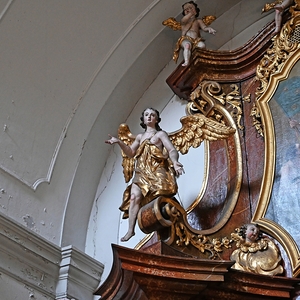 Ursula-Altar: Engel neben dem Aufsatzbild