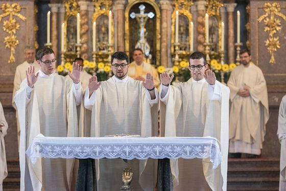 Priesterweihe Benediktbeuern 1.7.2018 | Primizsegen der drei Neupriester