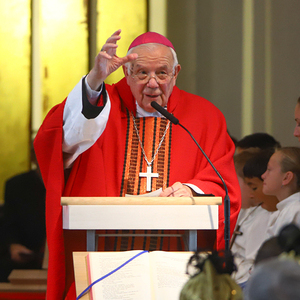 Altbischof Maximilian Aichern beim Festgottesdienst in Wels-St. Johannes