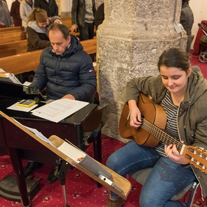 Christkönigssonntag wird der Sonntag vor dem neuen Kirchenjahr bezeichnet. Hier stehen die Ministrantinnen und Ministranten im Vordergrund, ihnen wird für ihren Dienst gedankt.