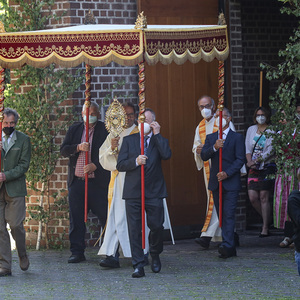 Prozession durchs Pfarrgebiet