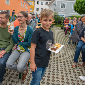 Frühschoppen im Pfarrgarten